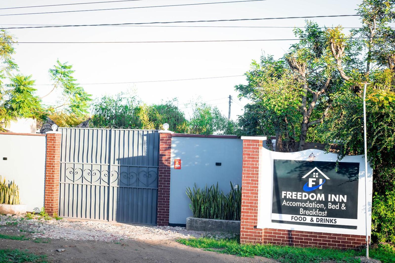 ארושה Freedom Inn מראה חיצוני תמונה